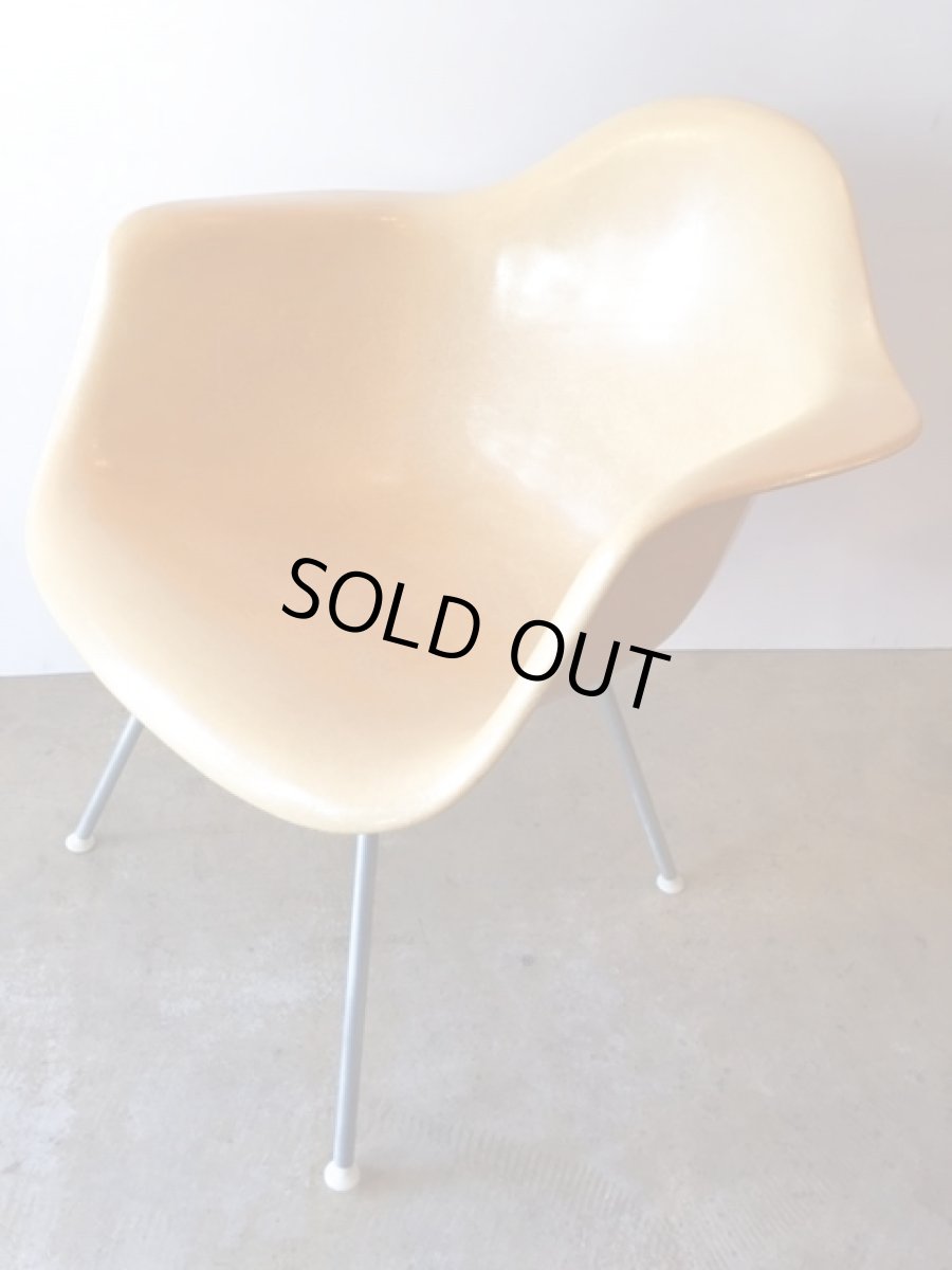 画像1: "Herman Miller" Eames Arm Shell Chair (1)