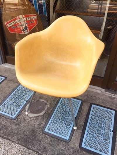 画像1: "Herman Miller" Eames Arm Shell Chair